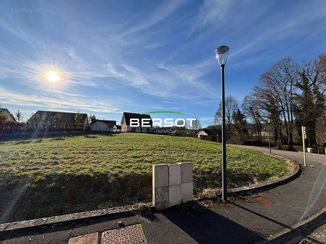 Terrain à SAINT-VIT