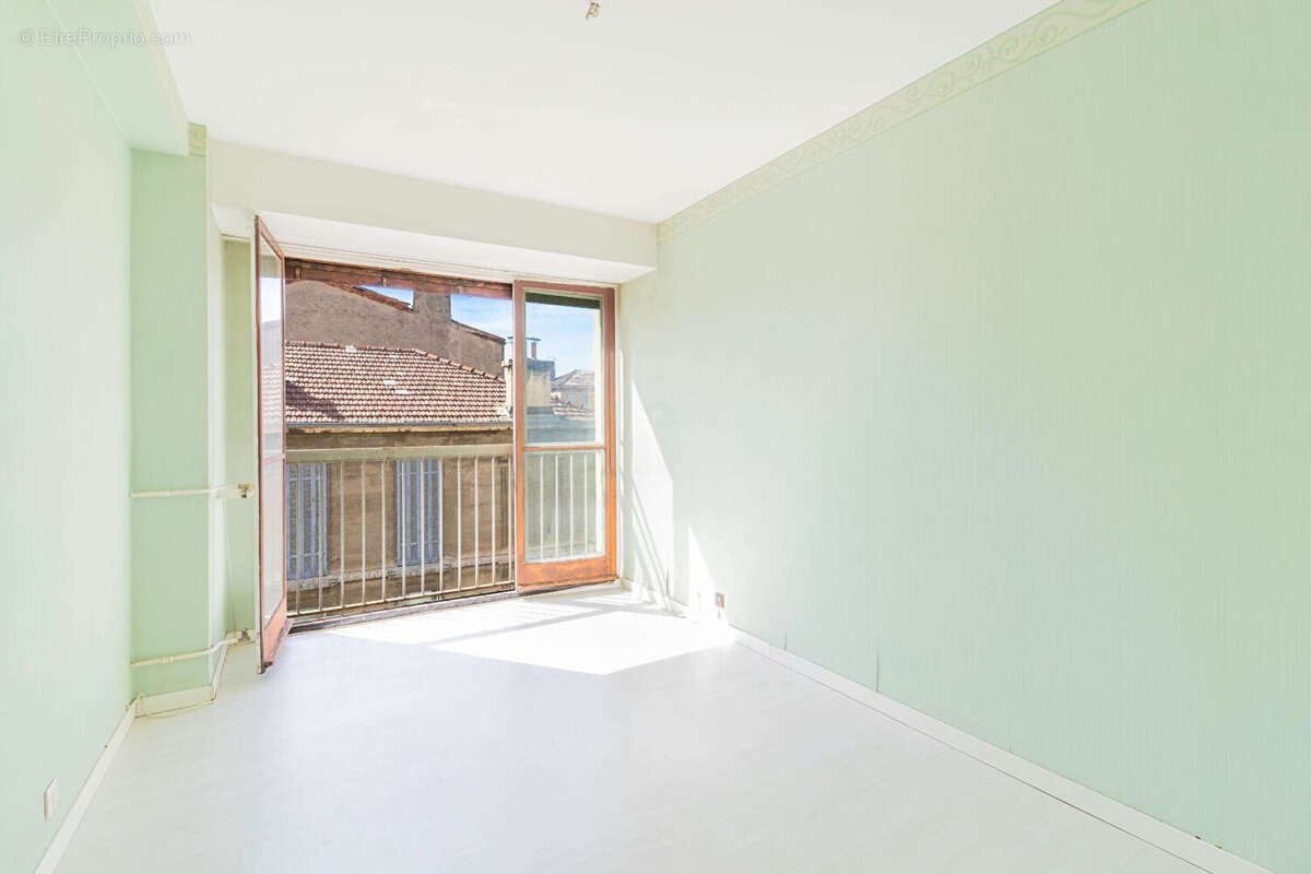 Appartement à MARSEILLE-5E