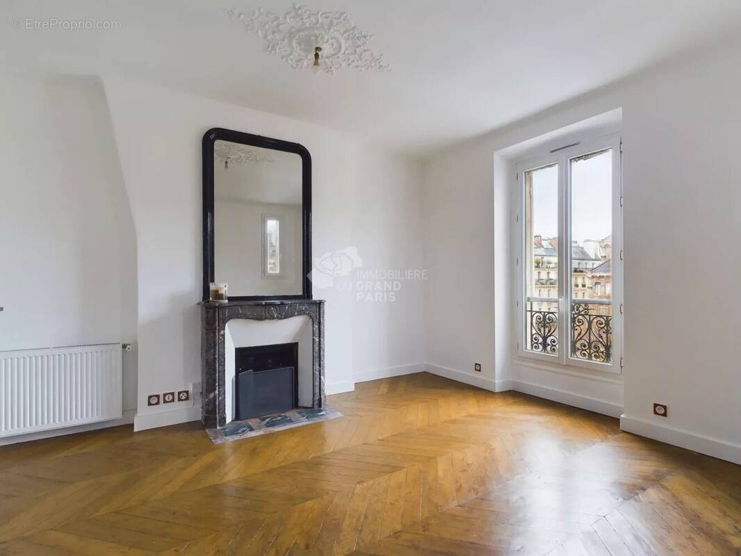Appartement à PARIS-8E