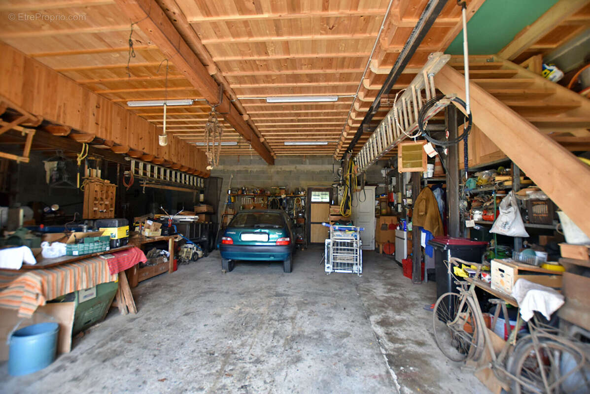 Maison à COMMELLE-VERNAY