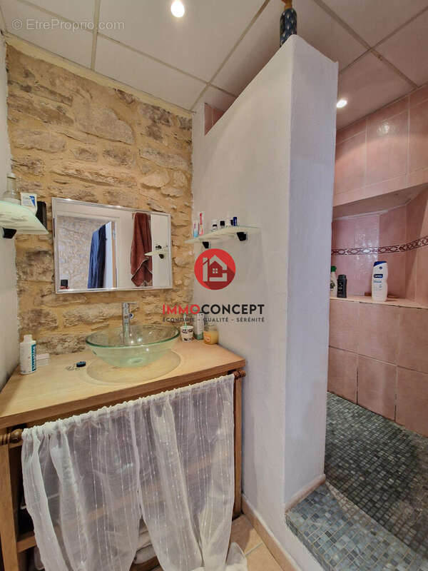 Appartement à BAGNOLS-SUR-CEZE