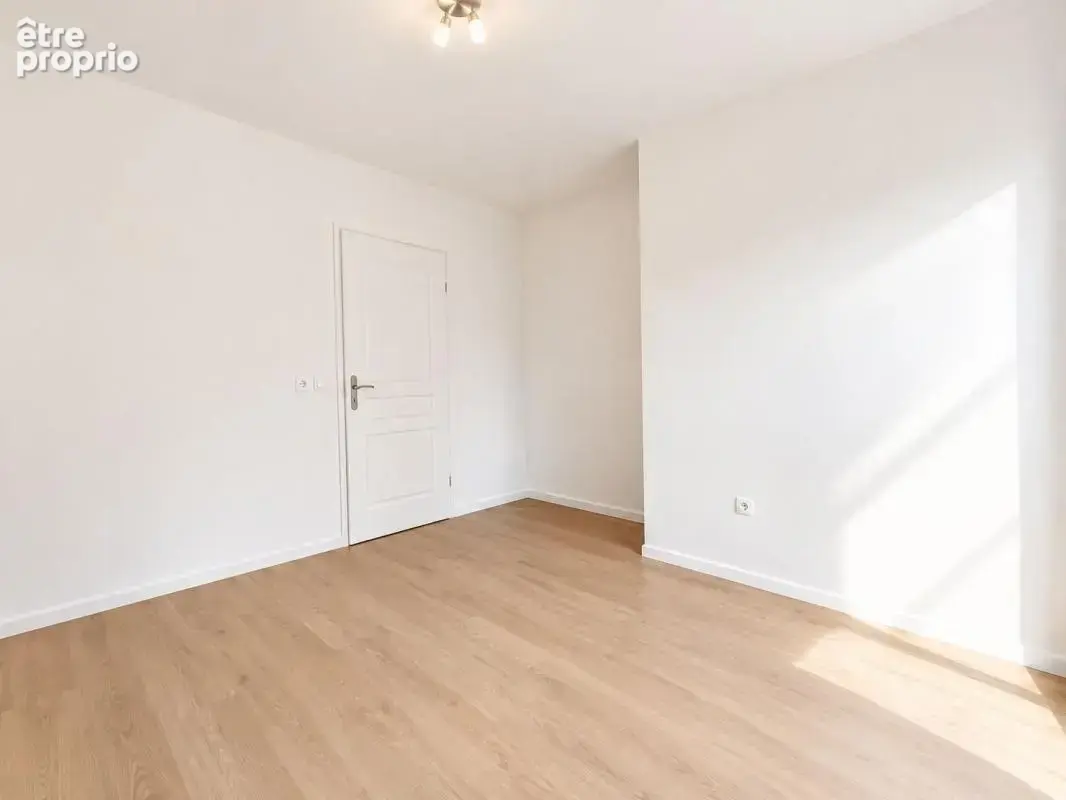 Appartement À Vendre 3 pièces au centre de Bussy Saint Georges proche gare RER A! - photo 6