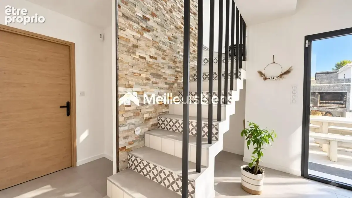 Maison récente de 147 m² avec piscine chauffée, suite parentale et garage - photo 9