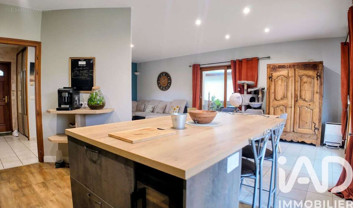 Photo 6 - Maison à SAINT-JUST-SAINT-RAMBERT