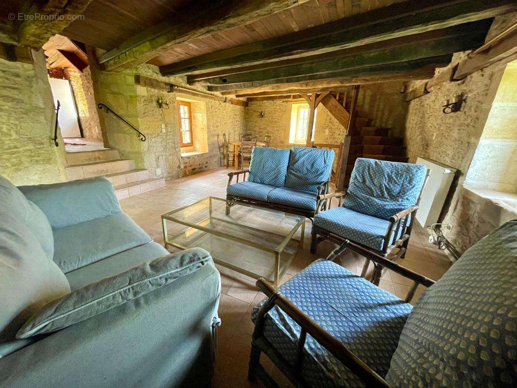 Maison à SAINTE-NATHALENE