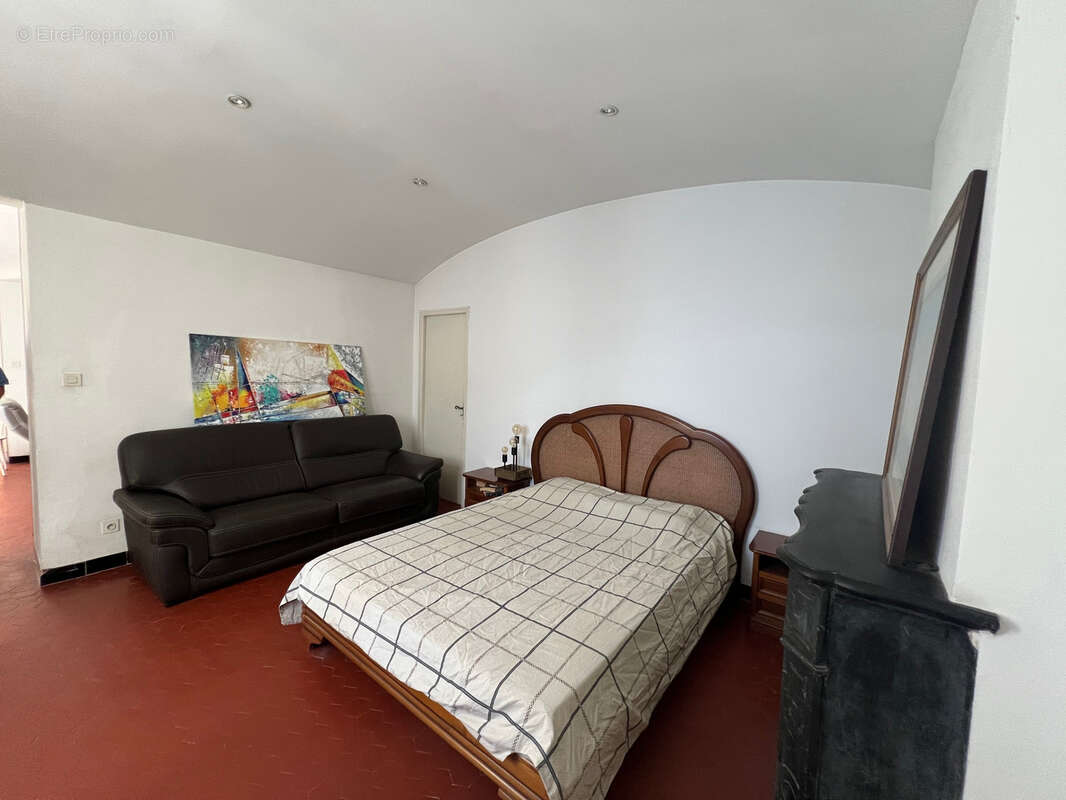 Appartement à LE REVEST-LES-EAUX