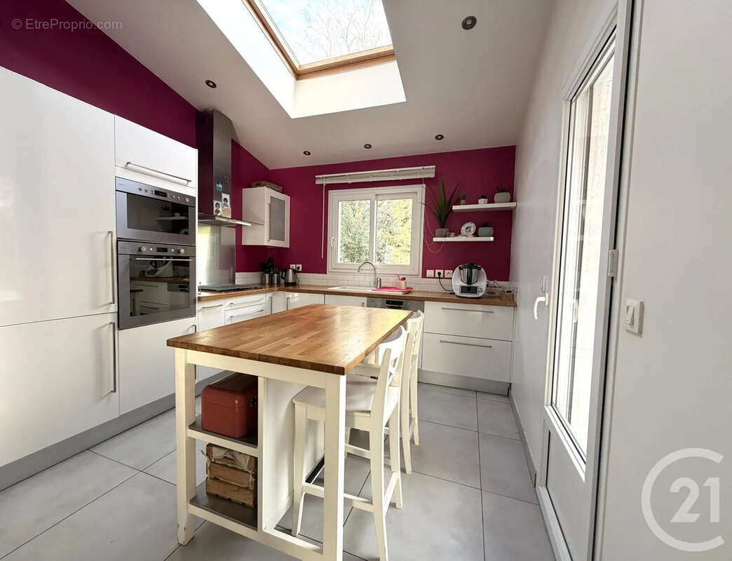 Maison à SAINT-MAUR-DES-FOSSES