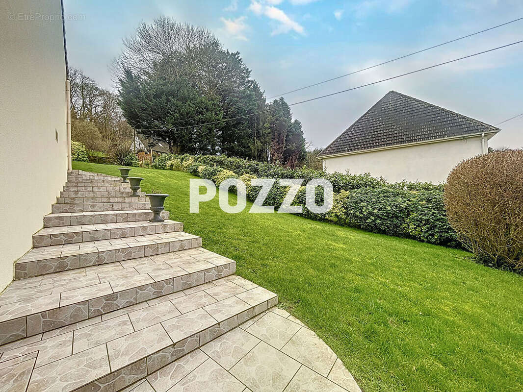 LA RIVIERE SAINT SAUVEUR : maison T6 (111 m²) à vendre - photo 3