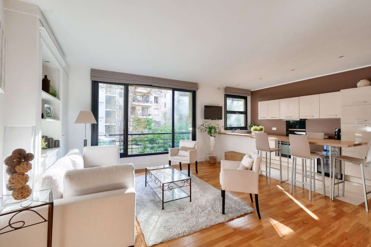 Appartement à PARIS-16E