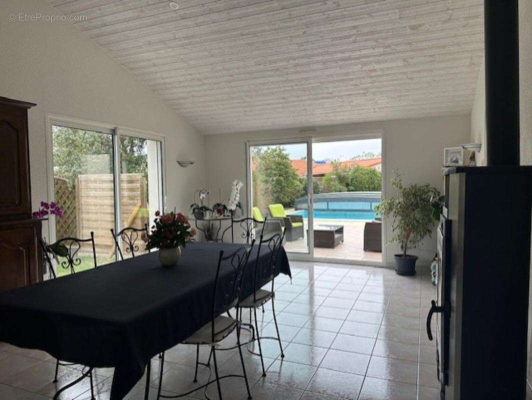 AUBIGNY LES CLOUZEAUX, maison d'architecte 180 m², 5 chambres, 1180 m² terrain clos - photo 4