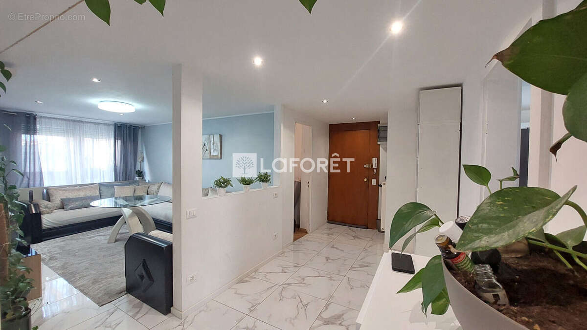 YUTZ : Proximité gare, spacieux T6 112 m2 rénové + cave - photo 4