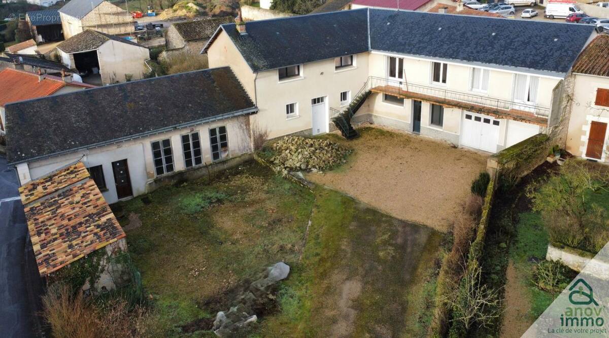 Maison à AYRON