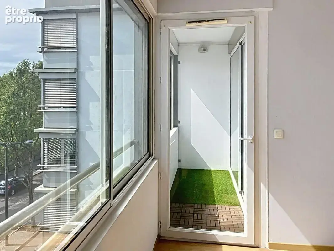Appartement T3 lumineux avec deux loggias et parking aux Chartrons - photo 8