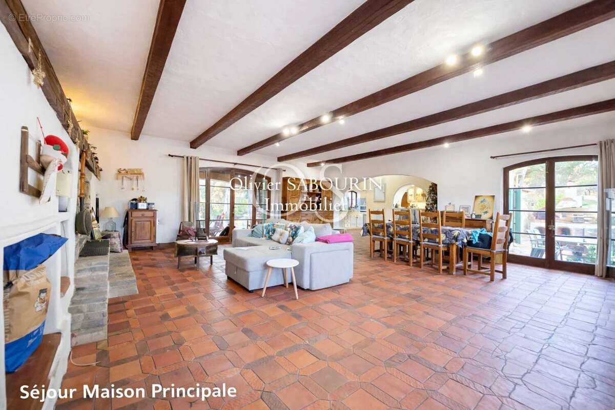 Maison à ROQUEBRUNE-SUR-ARGENS