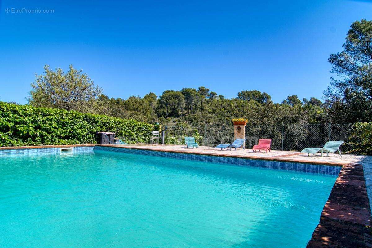 Superbe Villa de 8 Pièces à Cotignac (83) – 182 m² habitables avec piscine, sur 2500 m² de terrain paysager - photo 5