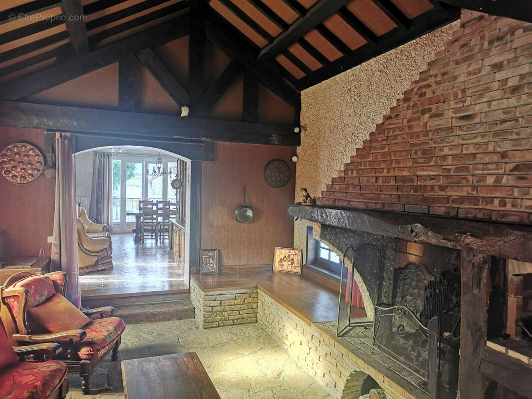 Maison à SAINT-BAUDILLE-DE-LA-TOUR