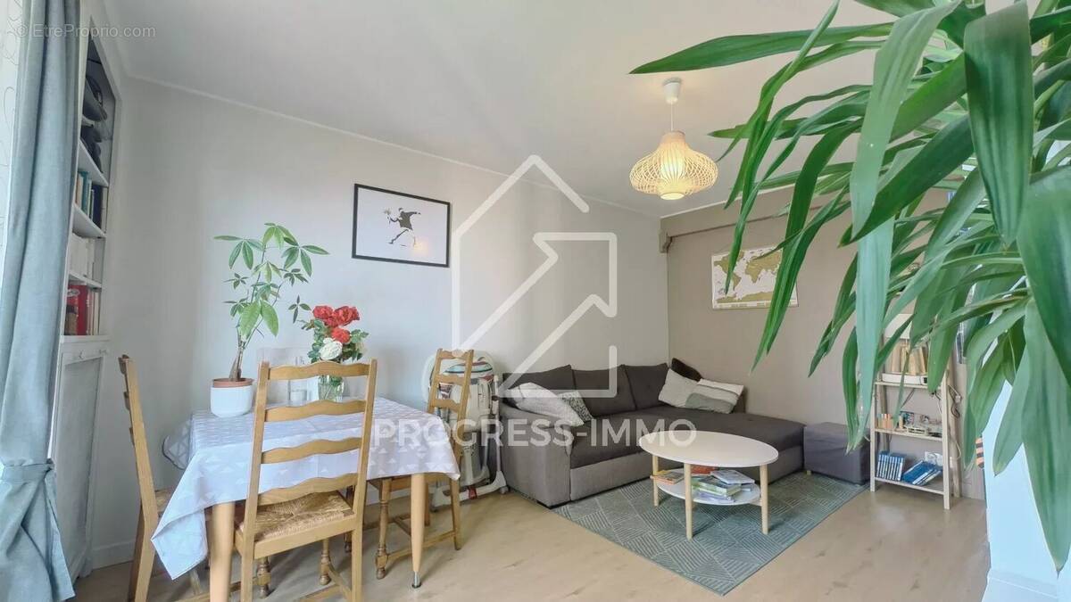 Appartement à SAINT-MAUR-DES-FOSSES
