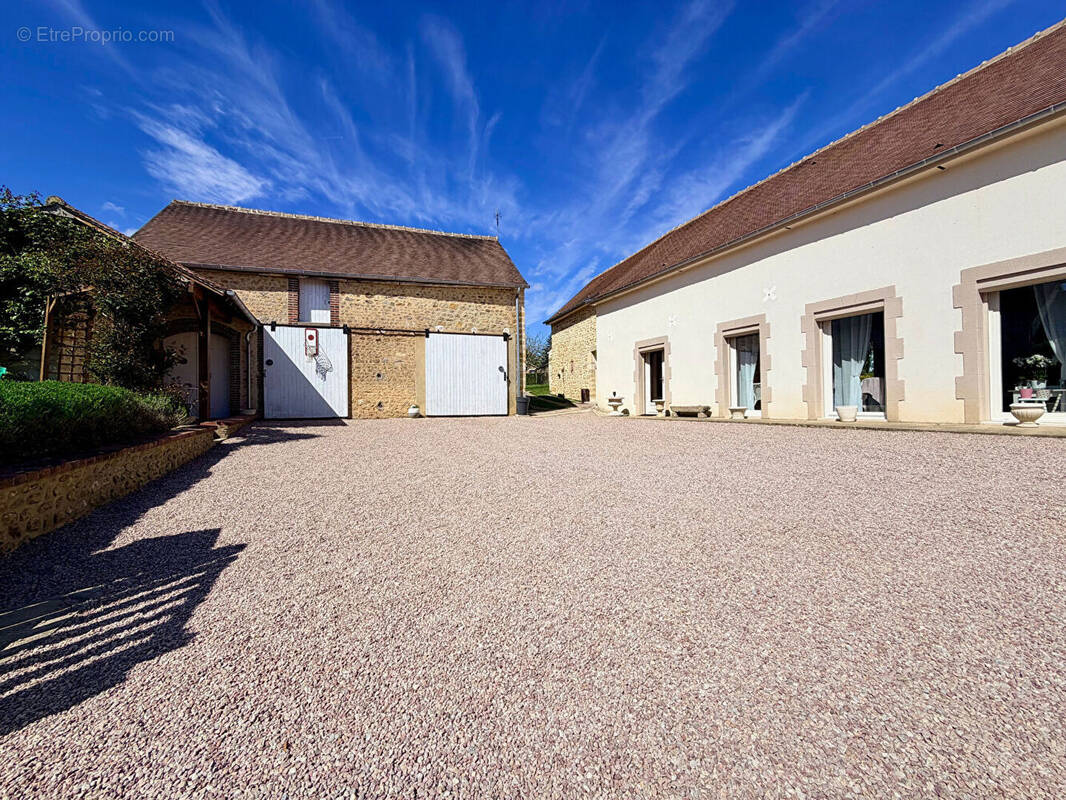 Maison à LE MELE-SUR-SARTHE