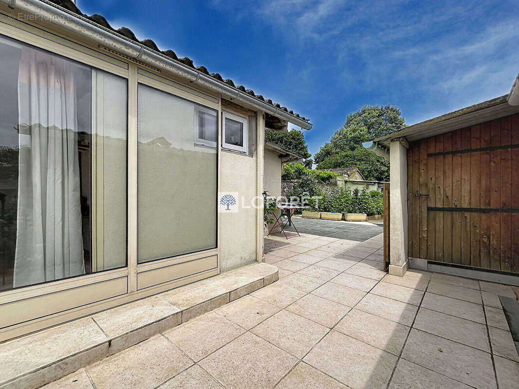 Maison Vasles 6 pièce(s) 135 m2 dépendances jardin - photo 2