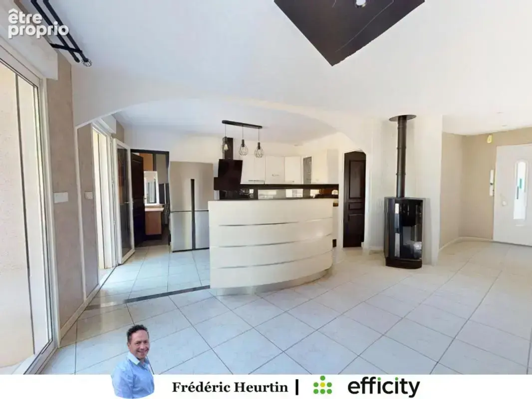 Maison 6 pièces 145 m² à vendre à Saint-Ouen-Des-Toits (53410) - photo 2