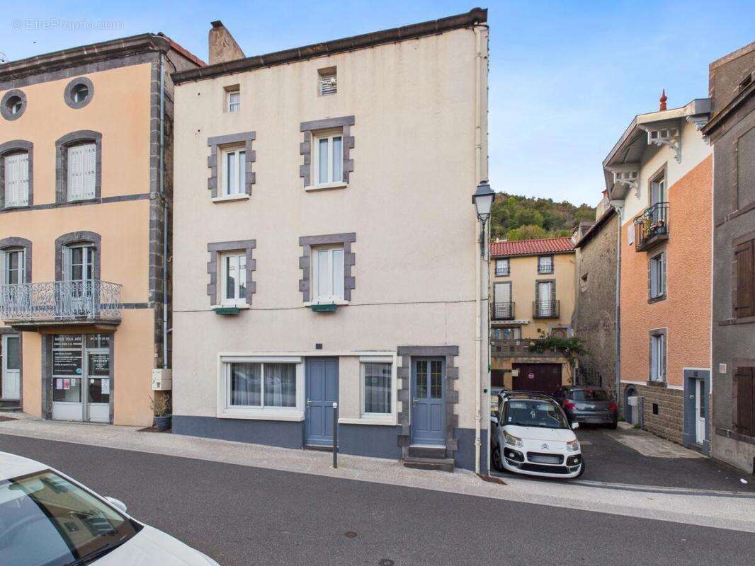 Maison à VOLVIC
