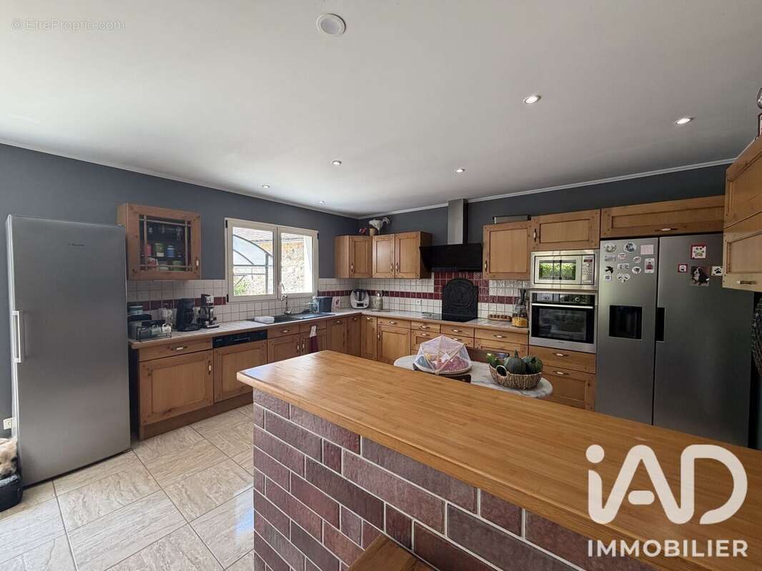 Maison 148 m² à Villeneuve-La-Guyard  - photo 4