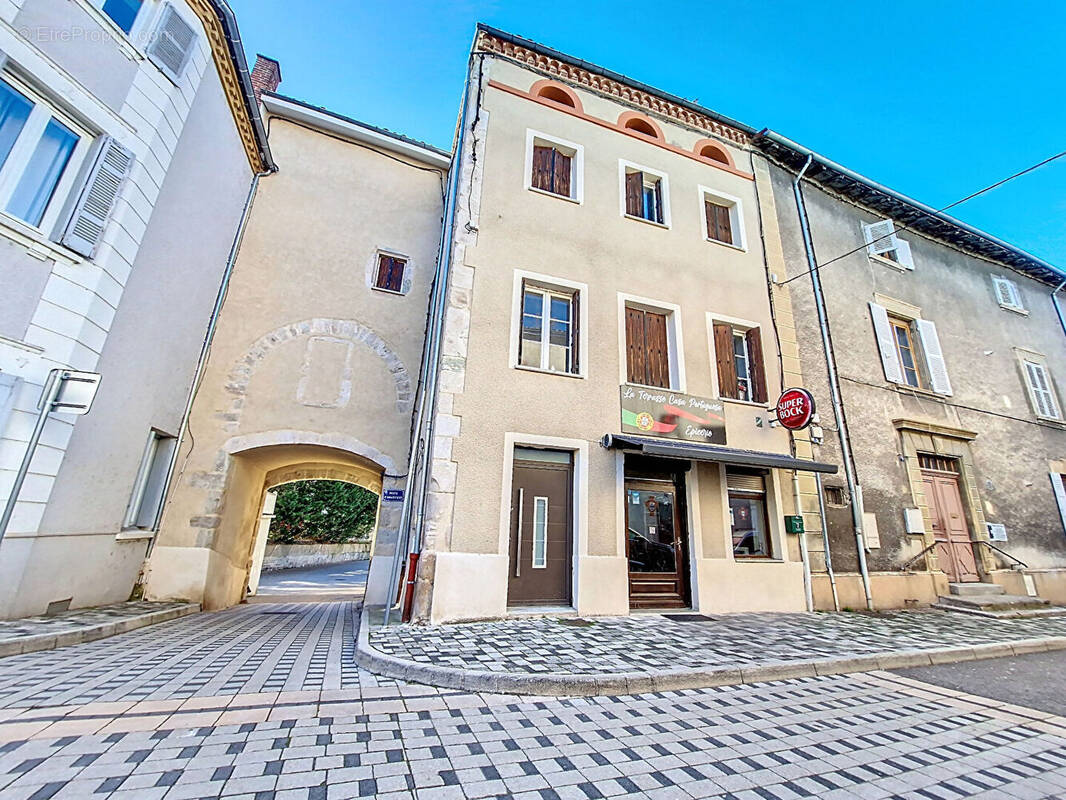 Maison à SURY-LE-COMTAL