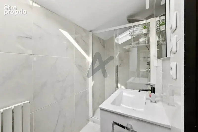 Champagne au Mont d’Or : maison familiale de 208 m2, 5 chambres, piscine, jardin paysager et terrasses. - photo 9