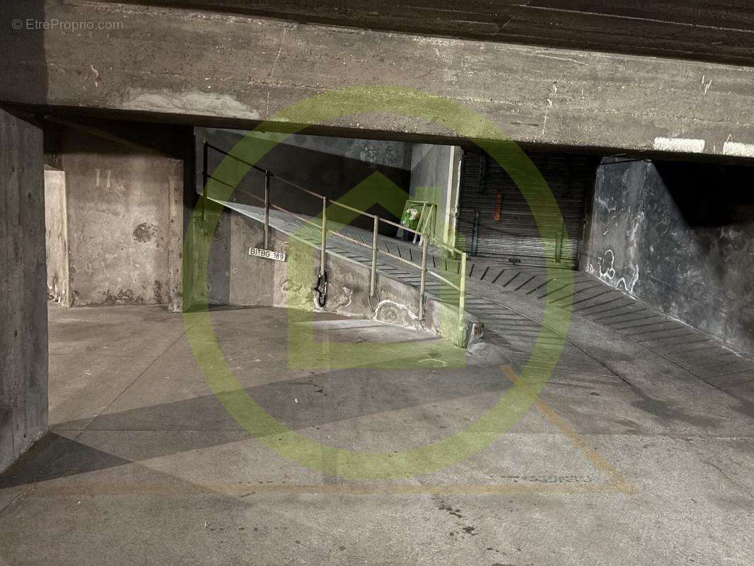 Parking à PARIS-13E