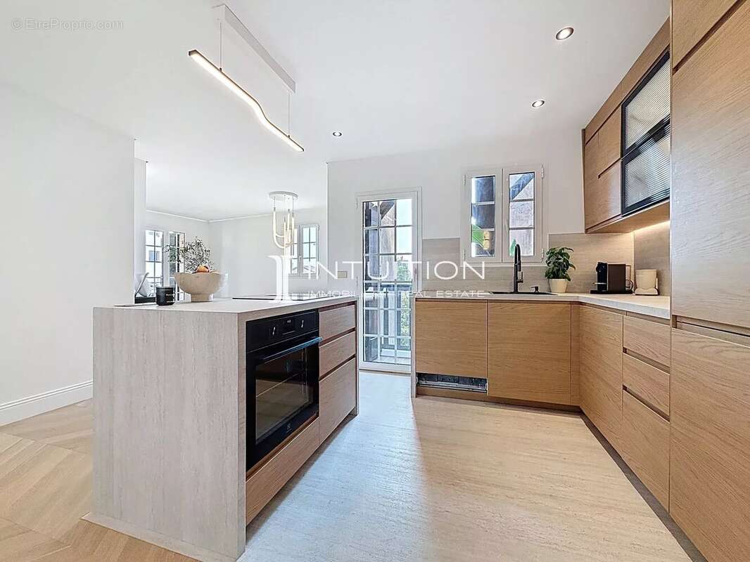 Appartement à SAINT-LAURENT-DU-VAR