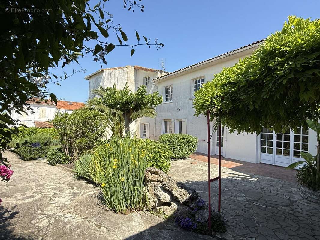 Maison à MORTAGNE-SUR-GIRONDE