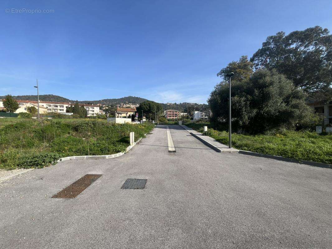 Terrain à BORMES-LES-MIMOSAS