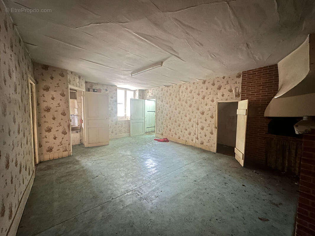 Maison ancienne ferme à rénover 351m², Arlay - St Germain les Arlay 39210 - photo 8