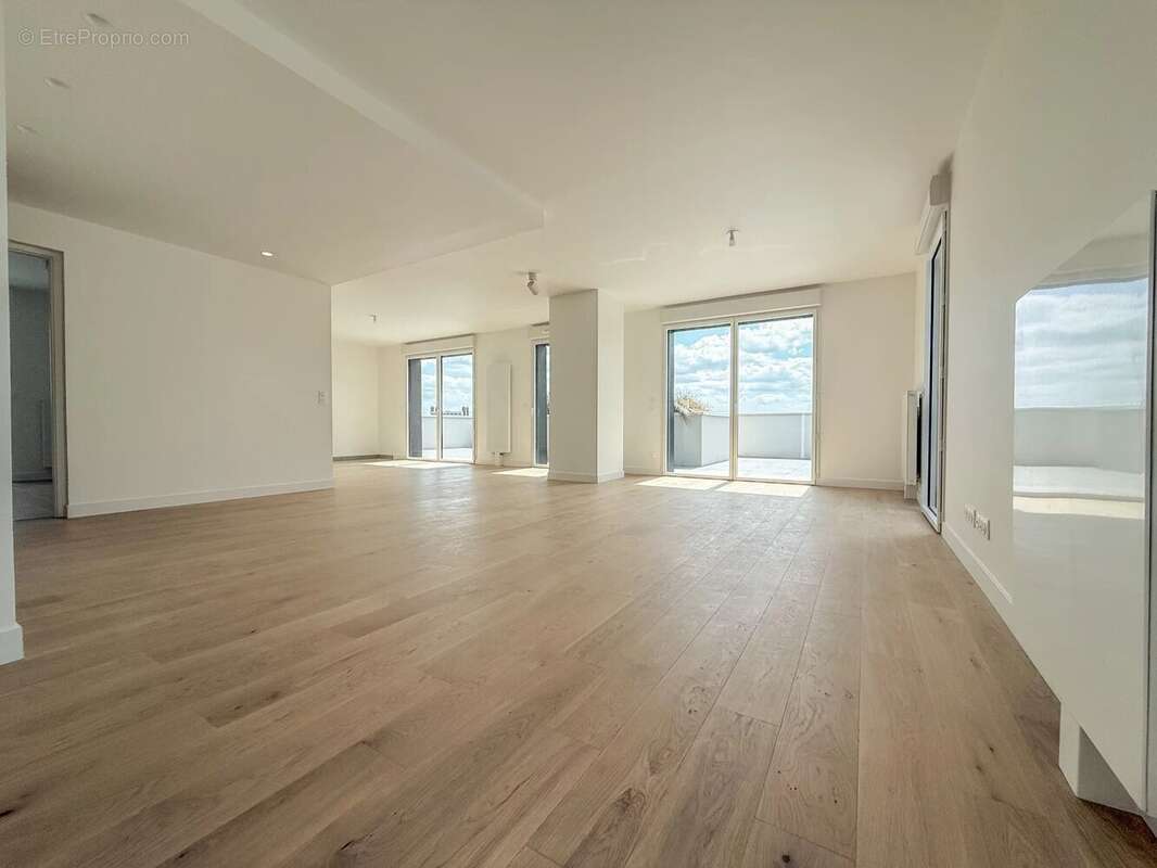 Appartement à MONT-SAINT-AIGNAN