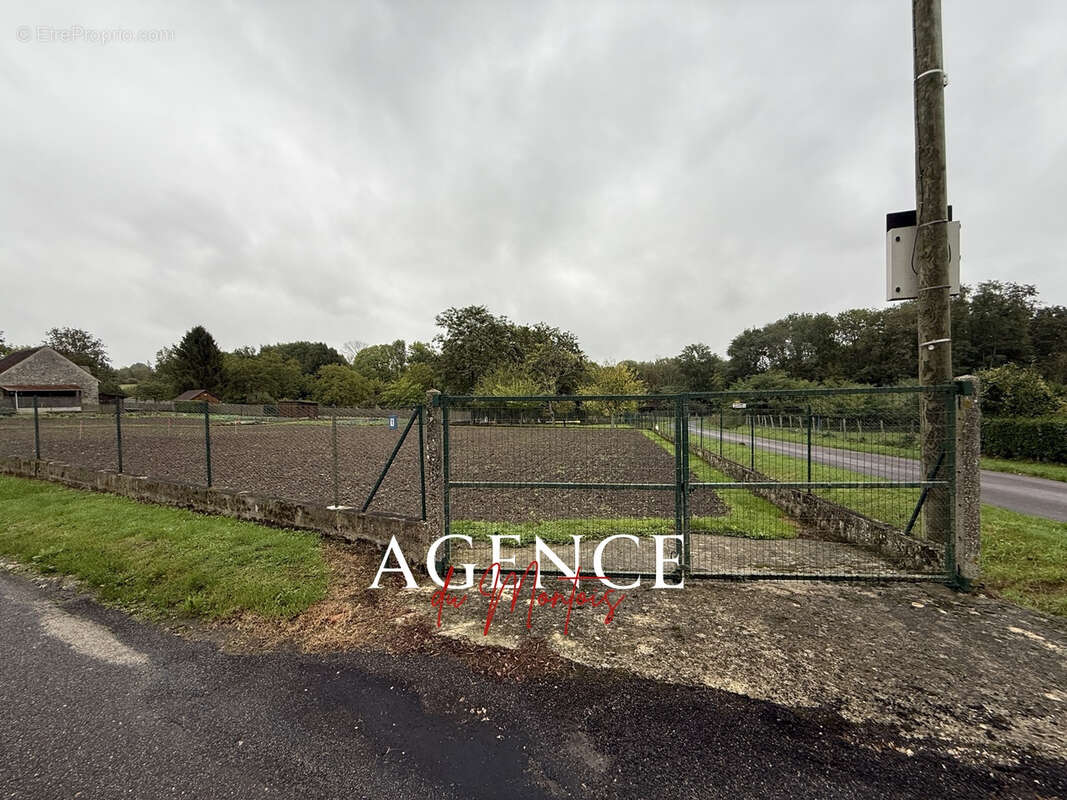 Terrain à DONNEMARIE-DONTILLY