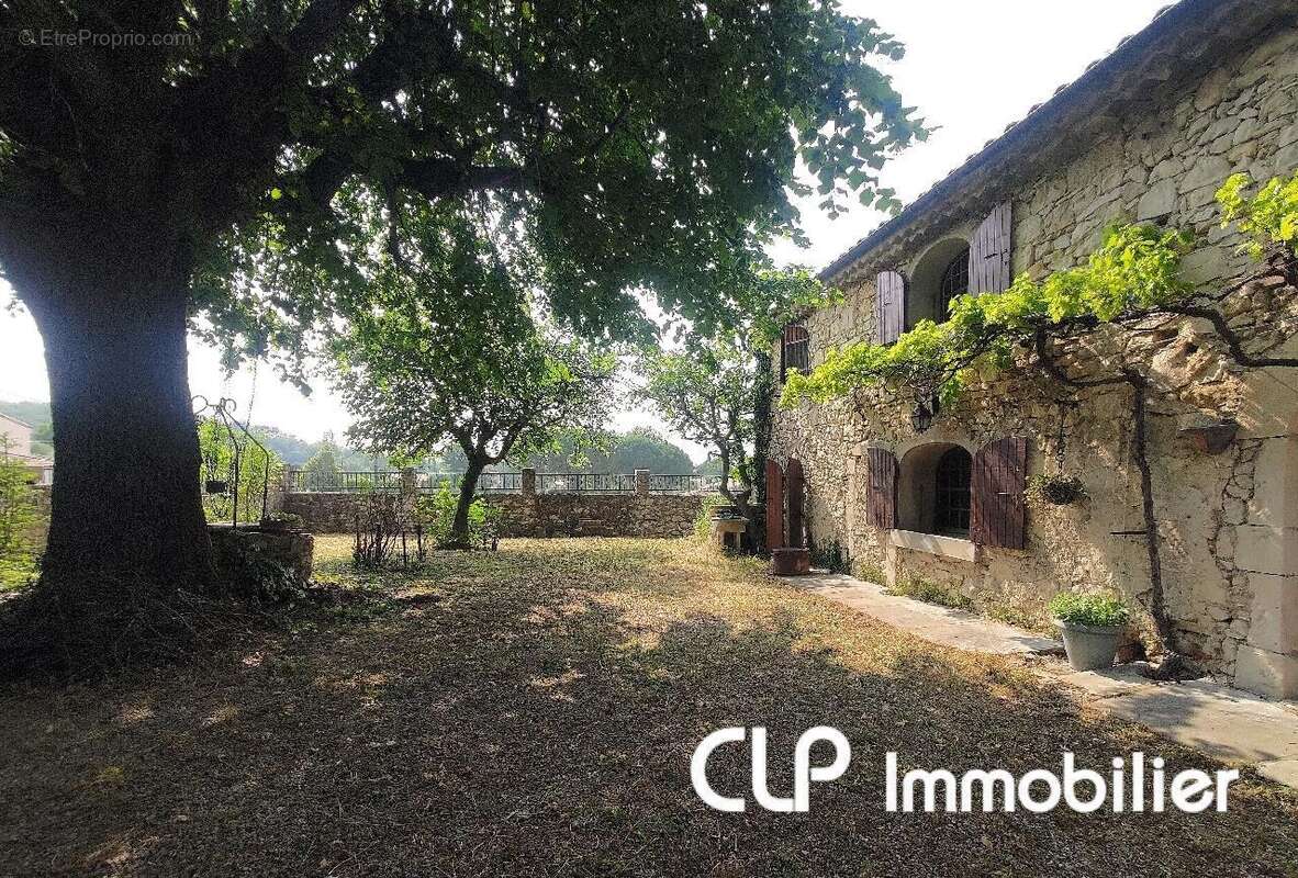 Maison 230 m² à Puygiron  - photo 2