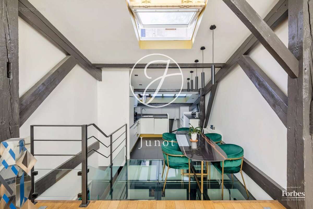 Appartement à PARIS-17E