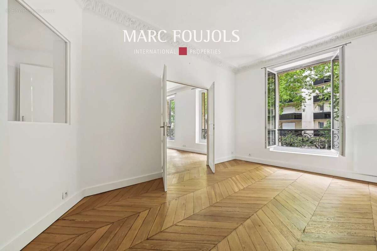 Paris XVI - Auteuil Nord - Appartement 4 pièces en angle rénové - photo 4