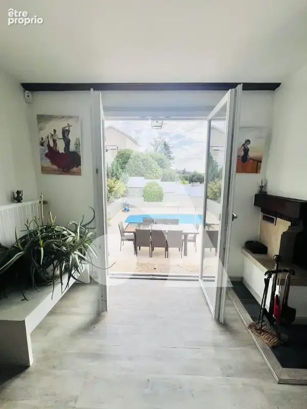 Belle maison avec piscine sur la côtière à Neyron - photo 8