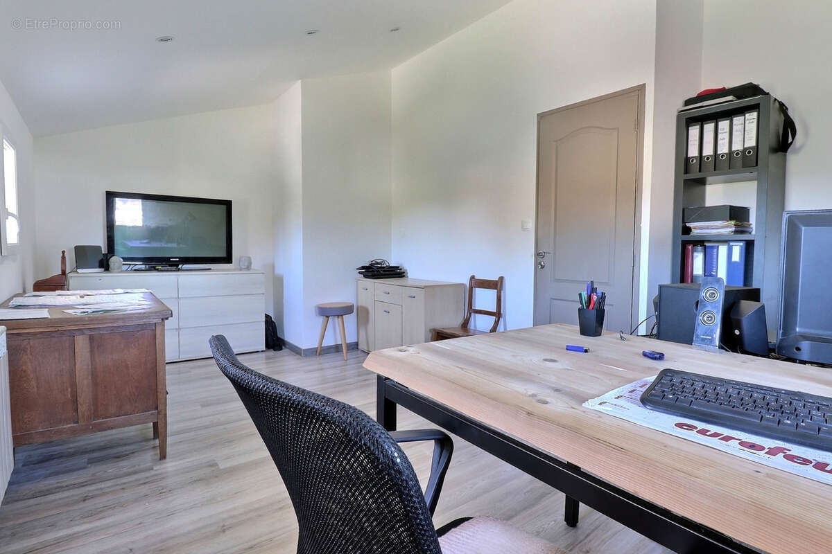 Maison à AMBARES-ET-LAGRAVE