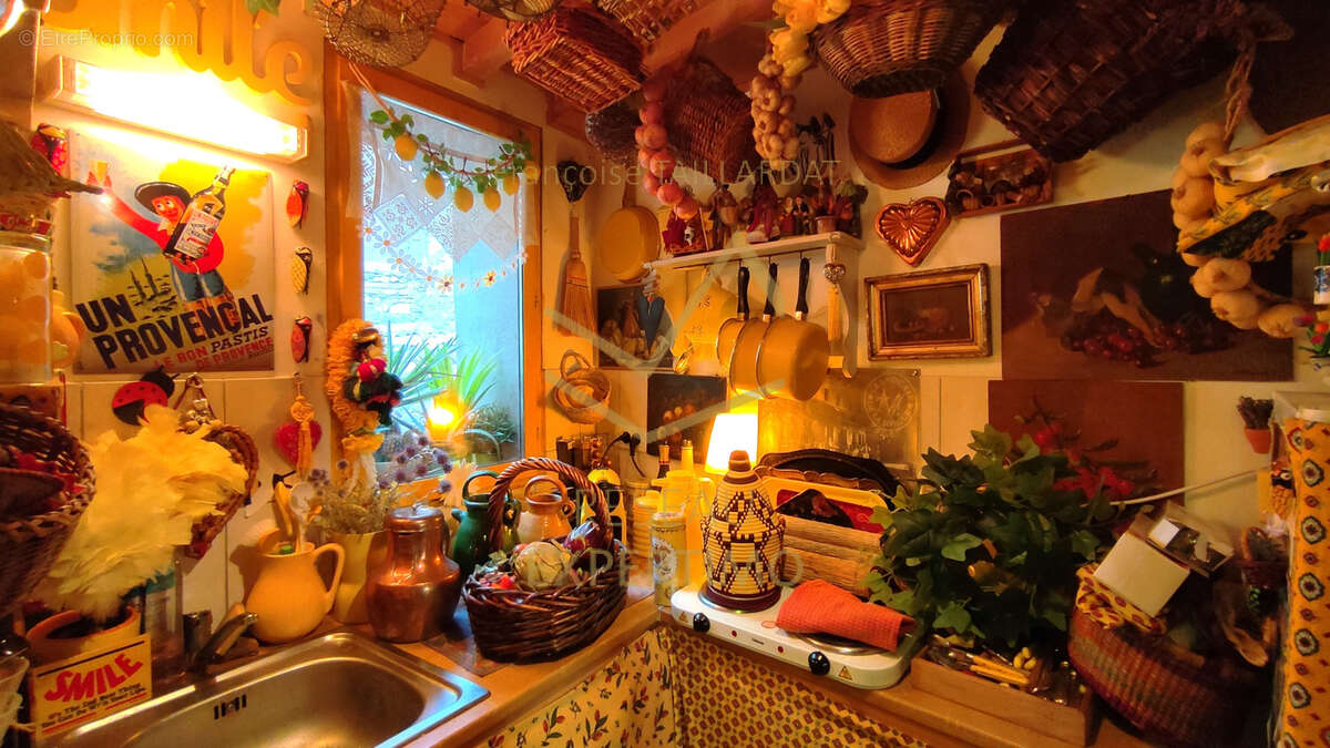 Studio lumineux au cœur de la ' Venise provençale ' - photo 2
