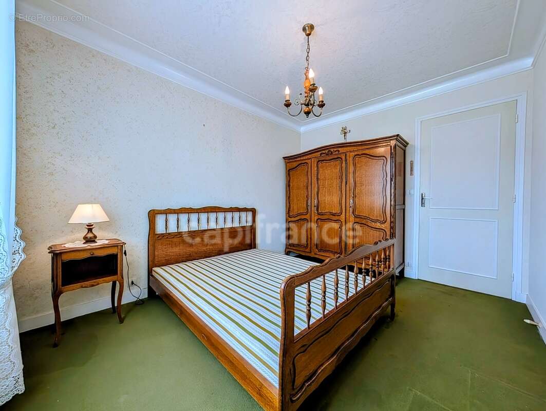 Maison en impasse dans quartier résidentiel, rez de chaussée à aménager, grand garage, à GUIPAVAS (29) - photo 10
