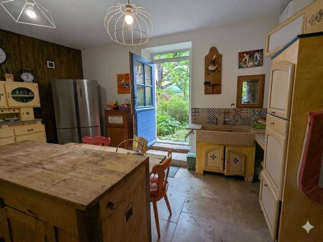 Maison 400 m² à Tour-De-Faure  - photo 3