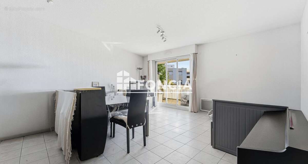 Appartement à SAINT-LAURENT-DU-VAR