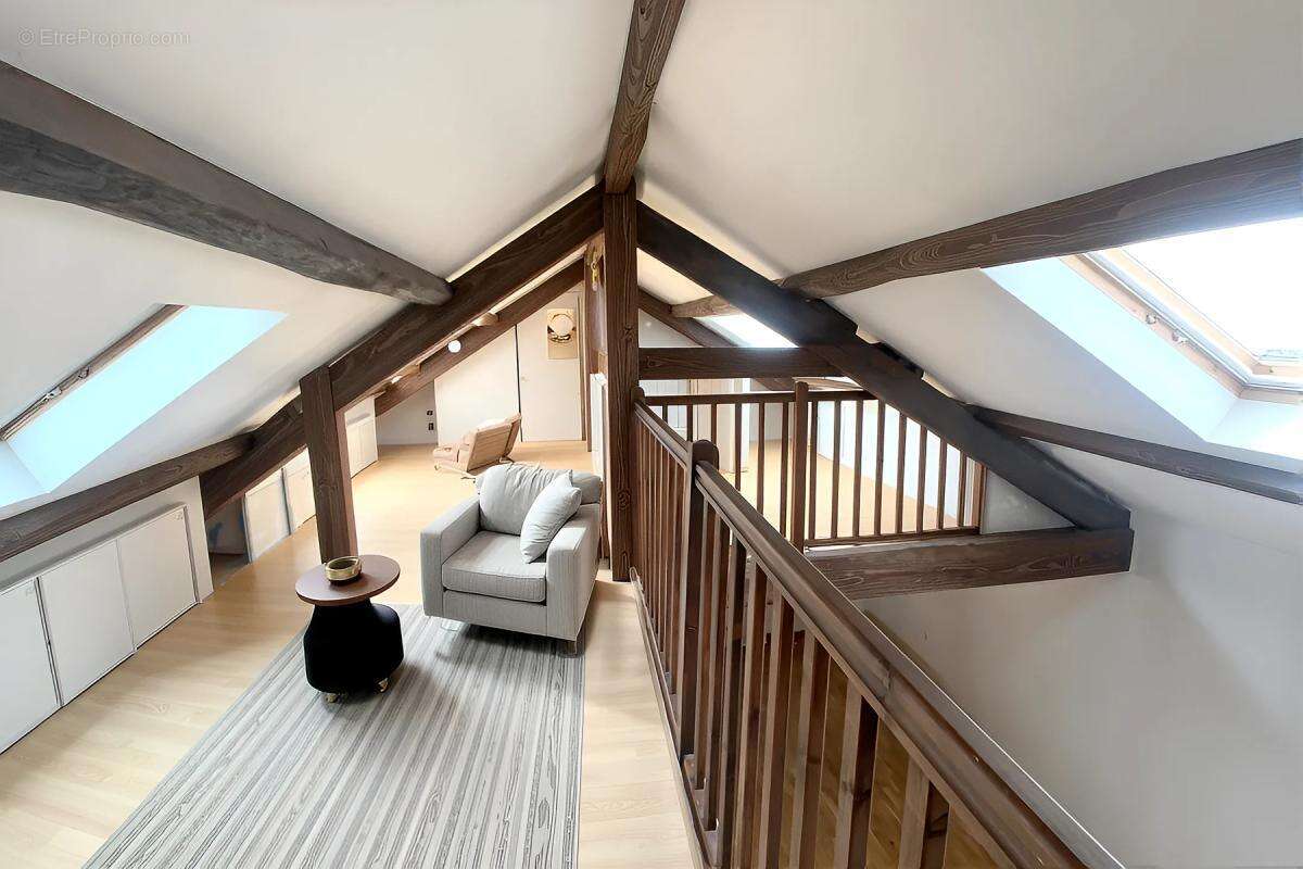 Appartement à LE MESNIL-SAINT-DENIS