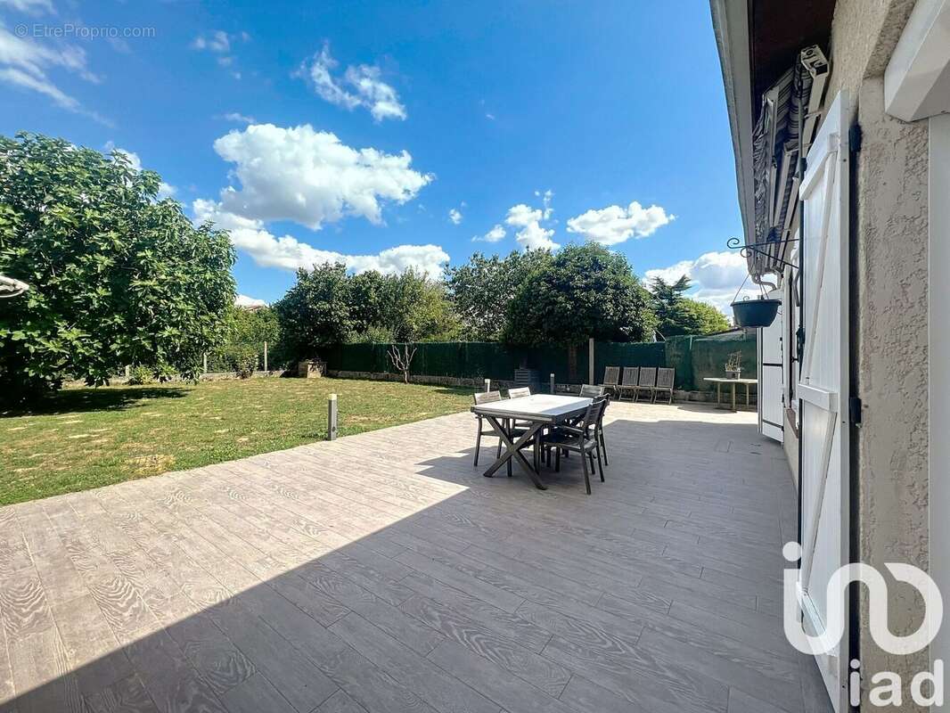 Photo 3 - Maison à LES CHAPELLES-BOURBON