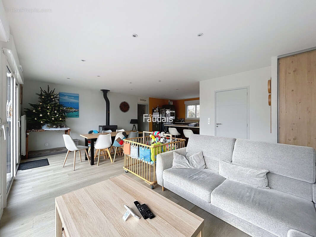 Maison 101 m² à Gouville-Sur-Mer  - photo 4