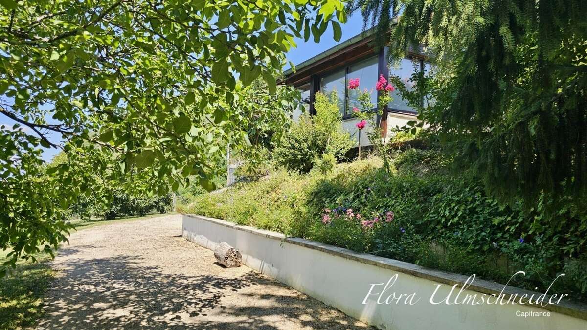 Maison familiale d'environ 135 m² avec vue panoramique, au cœur d'un écrin de verdure à CHANAZ (73). À seulement 25 minutes d'Ai - photo 19