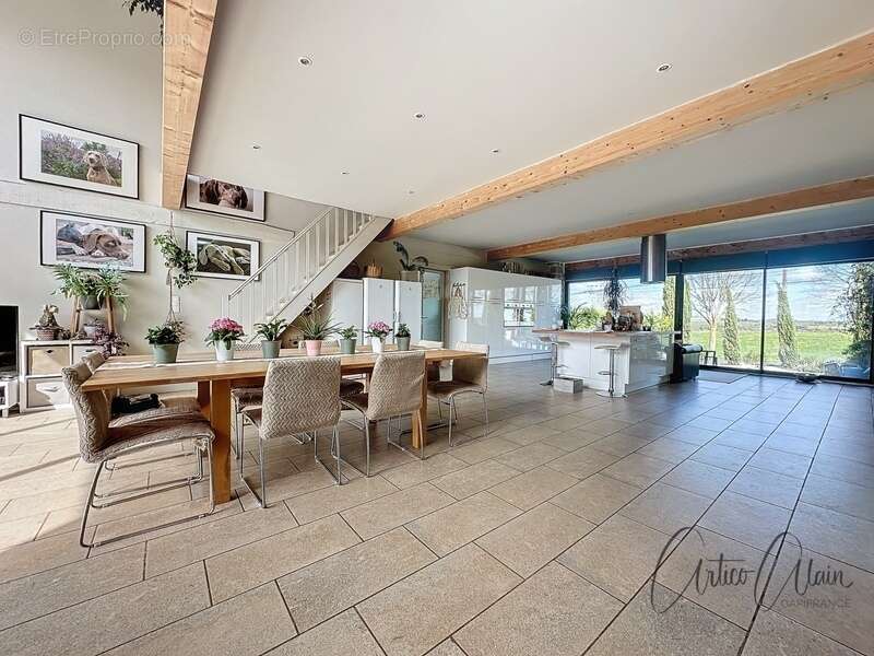 Dpt Haute Garonne (31), à vendre proche de VILLEFRANCHE DE LAURAGAIS maison en pierre de 676 m² - Terrain de 3 400m² - photo 2