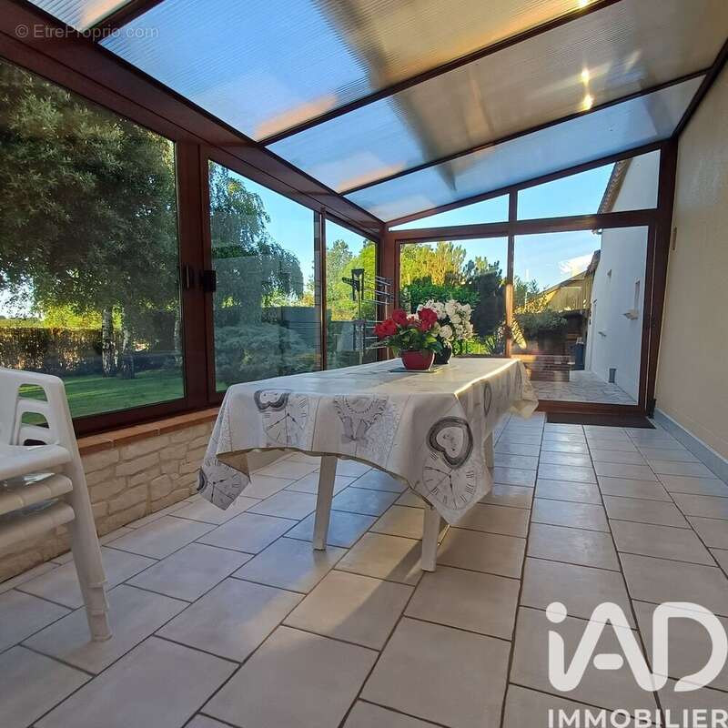 Maison 144 m² à Saint-Georges-Sur-Loire  - photo 2